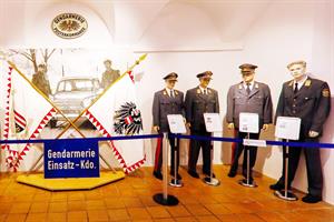 Jubiläumsausstellung "170 Jahre Bundesgendarmerie": Gendarmerieuniformen.