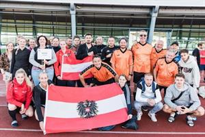 Die österreichischen Teilnehmerinnen und Teilnehmer des 20. internationalen Fußballturniers der Migrationsbehörden in Portugal.