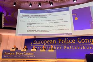Schwerpunkte des Europäischen Polizeikongresses waren europäische Konzepte gegen Extremismus, insbesondere dessen Bekämpfung und Prävention.