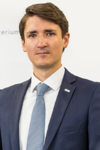 Mag. Sebastian Aust
