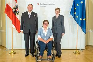 Behindertenbeauftragter Wolfgang Willi mit den beiden Mitarbeiterinnen Marlene Switil und Tina Müller.