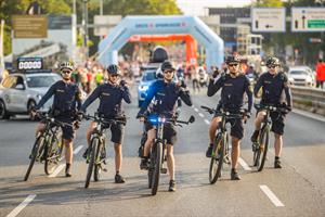 Fahrradpolizistinnen und -polizisten im Einsatz beim Wien-Marathon.
