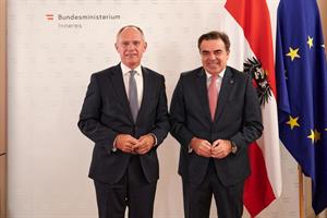 Innenminister Gerhard Karner und Kommissions-Vizepräsident Margaritis Schinas.