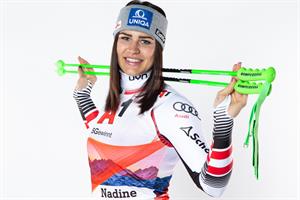 Polizistin und Skifahrerin Nadine Fest bei der Einkleidung in Innsbruck.