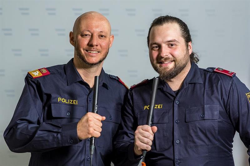 Die Moderatoren der offiziellen Polizei-Podcasts #Funkspruchanalle, Patrick Maierhofer und Andi Farcas.