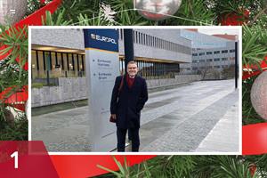 1. Tür: Das Innenministerium wünscht Burkhard Mühl alles Gute in seiner neuen Position als Abteilungsleiter bei Europol und wünscht ihm einen besinnlichen Advent.