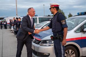 Innenminister Karner dankte den Polizistinnen und Polizisten für ihren Einsatz.