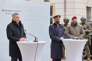 Innenminister Nehammer und Franz Ruf, Generaldirektor für die öffentliche Sicherheit, stellten am 26. November 2020 die schnellen Eingreifgruppen der COBRA vor.