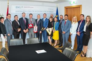 Gruppenfoto der österreichischen und türkischen Delegationen.