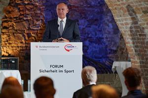 Innenminister Gerhard Karner eröffnete das erste Forum "Sicherheit im Sport" im Stift Göttweig.