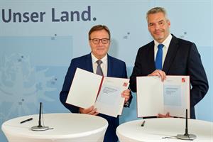 Innenminister Karl Nehammer und Landeshauptmann Günter Platter unterzeichneten die Sicherheitspartnerschaft zwischen BMI und Land Tirol.