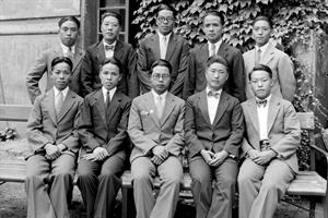 Von 1931 bis 1933 absolvierten zehn chinesische Polizisten die Polizeiausbildung in der Marokkanerkaserne in Wien.