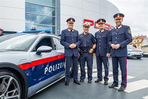 Franz Ruf, Generaldirektor für die öffentliche Sicherheit, übernahm 23 E-Autos für die Polizei.