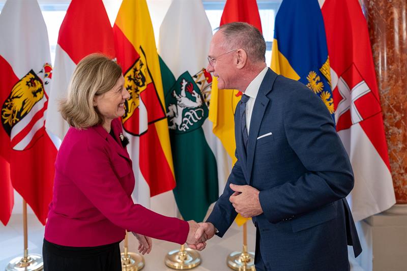 Innenminister Gerhard Karner und Eu-Kommissions-Vizepräsidentin Vera Jourová bei einem Arbeitsgespräch in Wien.