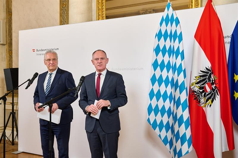 Innenminister Gerhard Karner und Staatsminister Joachim Herrmann trafen sich am 13. Februar 2024 zu einem Arbeitsgespräch in Wien.