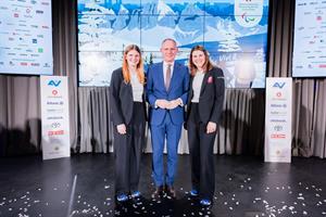 Die Aigner-Schwestern mit Innenminister Gerhard Karner bei der Farewell-Feier im Palais Berg in Wien.