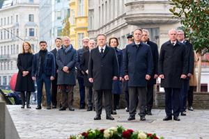 Am 2. November 2025 fand am Desider-Friedmann-Platz in Wien ein feierliches Gedenken an die Opfer des Terroranschlags vom 2. November 2020 statt.