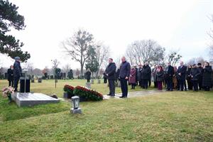 Innenminister Gerhard Karner bei der Beisetzung von sterblichen Überresten von Opfern der NS-Verbrechen am Spiegelgrund am Zentralfriedhof.
