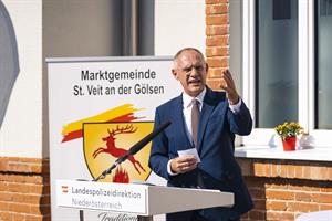 "Ausgezeichnete Polizeiarbeit braucht zeitgemäße Rahmenbedingungen", sagte Innenminister Gerhard Karner bei der PI-Eröffnung.