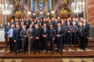 Die Vertreterinnen und Vertreter der Polizei und der Kirche im Dom zu St. Pölten.
