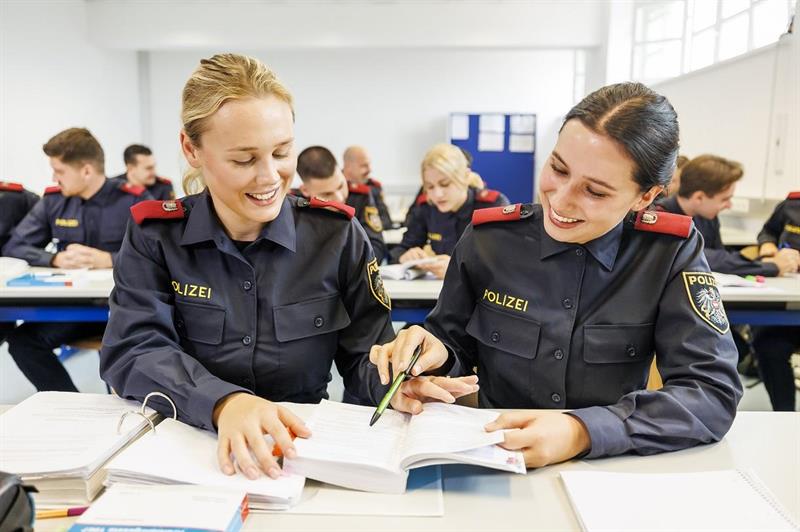 Mit 1.415 geplanten Neuaufnahmen werden alle neun Landespolizeidirektionen gestärkt.