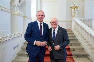 Innenminister Gerhard Karner und Präsident Stefan Karner im Innenministerium.