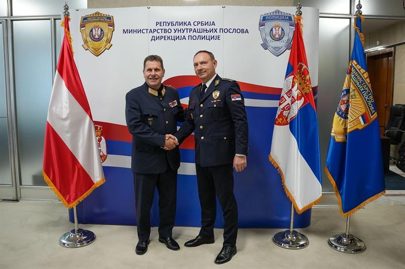 Bundespolizeidirektor Michael Takács und Polizeidirektor General Dragan Vasiljevic beim Treffen in Belgrad.