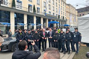 Angehörige der Einsatzeinheiten aus Salzburg und Tirol sowie Bedienstete des Einsatzkommando Cobra und des Verfassungsschutzes stehen in München im Einsatz.