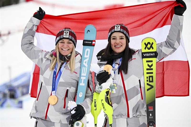 Goldmedaillensiegerin Katharina Huber (re.) mit Teamkollegin Ariane Rädler.
