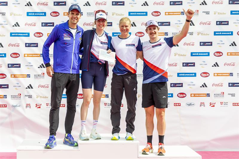 Das siegreiche Staffelmarathon-Team, bestehend aus Mario Bauernfeind, Teresa Stadlober, Julia Hauser und  Philip Pertl.