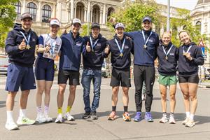 Die acht Polizei-Spitzensportlerinnen und -sportler des Innenministeriums, die heuer am Staffelmarathon des Vienna City Marathon teilgenommen haben.