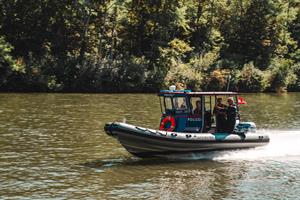 Das neue Polizeiboot "Panthera" wurde am 26. August 2025 bei der Landesfeuerwehrschule in Lebring feierlich getauft und geweiht.