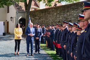 Zum "Tag der Bundespolizei 2025" wurden am 5. September 37 Polizistinnen und 46 Polizisten im burgenländischen Stadtschlaining in Anwesenheit von Innenminister Karner ausgemustert.