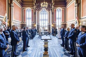 In der Kapelle "Zur Heiligen Elisabeth und zum Heiligen Erzengel Michael" in der Rossauer Kaserne wurde die Korpsfahne der Bundespolizeidirektion am 11. September 2025 feierlich gesegnet.