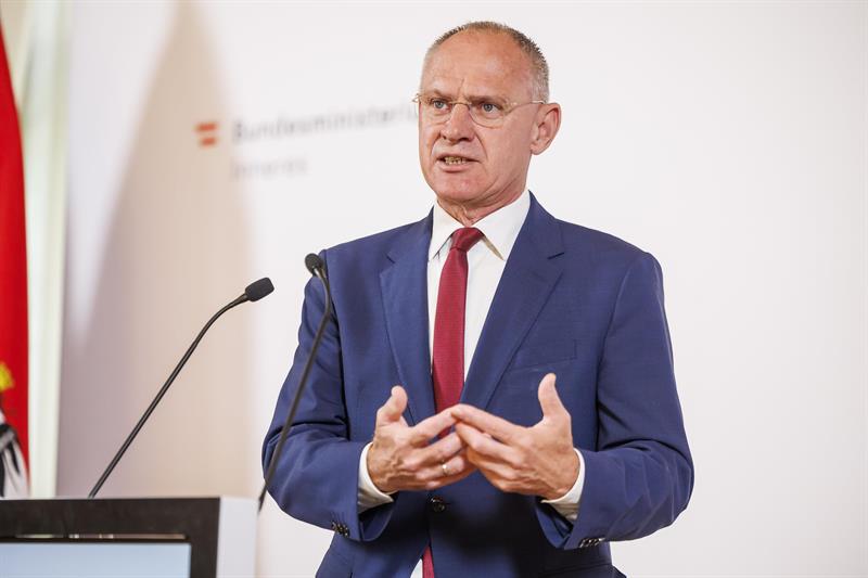 Innenminister Karner, Gruppenleiterin Wenger-Donig und Bundespolizeidirektor Takács präsentierten im Rahmen einer Pressekonferenz am 23. Juni 2026 weitere Maßnahmen im Bereich der Rückkehr.