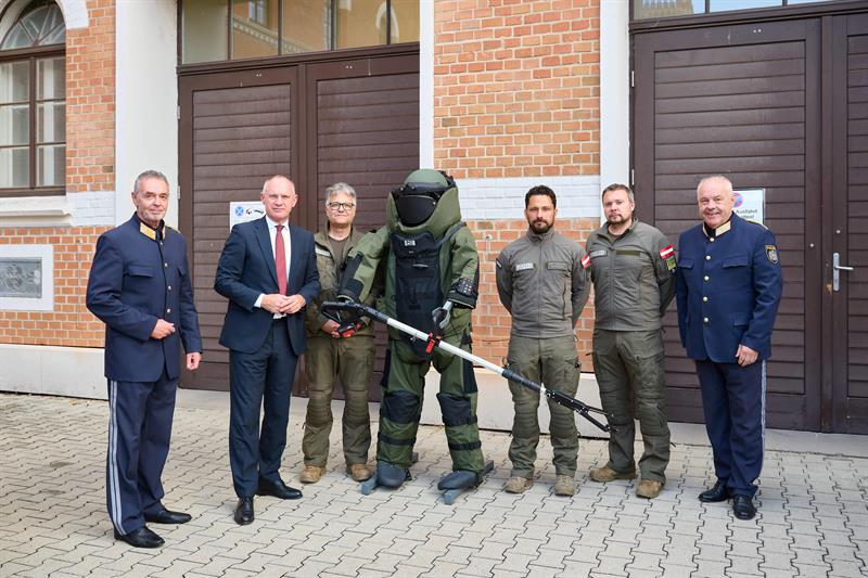 Das Bundesministerium für Inneres investiert weiter gezielt in den Schutz der Polizistinnen und Polizisten sowie der Spezialkräfte.
