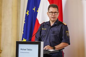 Innenminister Karner, Gruppenleiterin Wenger-Donig und Bundespolizeidirektor Takács präsentierten im Rahmen einer Pressekonferenz am 23. Juni 2026 weitere Maßnahmen im Bereich der Rückkehr.