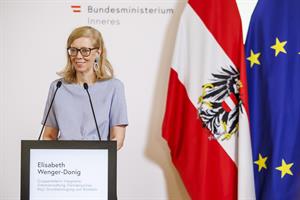 Innenminister Karner, Gruppenleiterin Wenger-Donig und Bundespolizeidirektor Takács präsentierten im Rahmen einer Pressekonferenz am 23. Juni 2026 weitere Maßnahmen im Bereich der Rückkehr.