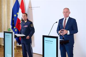 Innenminister Karner und Landespolizeipräsident Pürstl stellten am 28. Oktober 2026 bei einer Pressekonferenz in Wien die Maßnahmen zur Weiterentwicklung der Bundespolizei in Österreich vor.