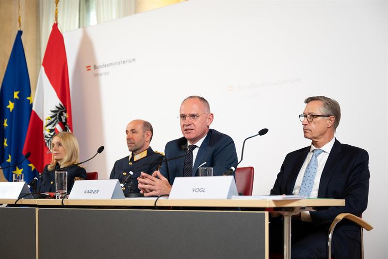Die Arbeiten der multiprofessionellen Kommission zur Untersuchung des Polizeieinsatzes am Peršmanhof am 27. Juli 2025 sind abgeschlossen.