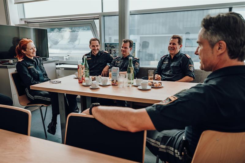 Bundespolizeidirektor Michael Takács besuchte am 26. August 2025 gemeinsam mit Landespolizeidirektor Gerald Ortner mehrere Dienststellen in der Steiermark.