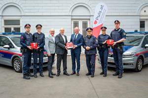 Am 14. April 2026, dem "Tag des Notrufs", machte Innenminister Gerhard Karner gemeinsam mit dem Verein PULS auf die Polizei als Lebensretter bei medizinischen Notfällen aufmerksam.