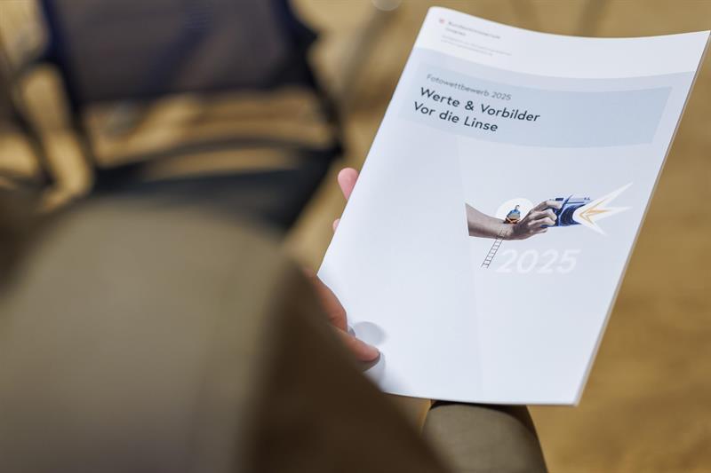 Die Siegerinnen und Sieger des BAK-Fotowettbewerbs "Werte & Vorbilder vor die Linse" wurden am 23. September 2025 geehrt.
