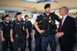 200 Polizistinnen und Polizisten der Bereitschaftseinheit sind rund um die Uhr verfügbar.