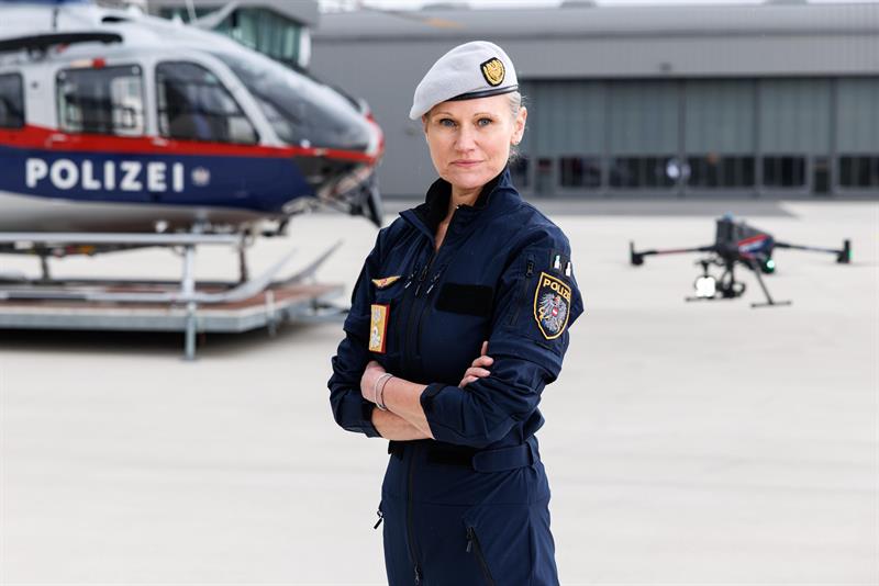 Ulrike Hutsteiner steht nun offiziell an der Spitze der Flugpolizei.