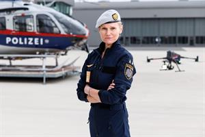 Ulrike Hutsteiner steht nun offiziell an der Spitze der Flugpolizei.