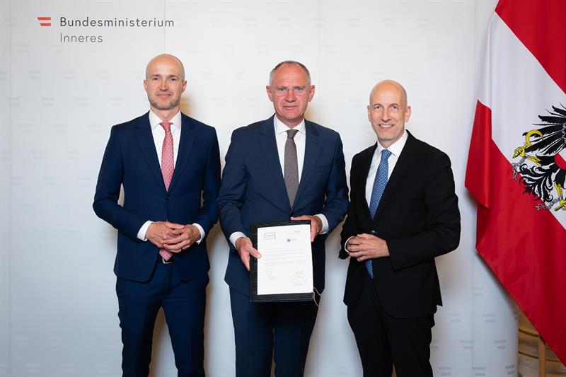 OeNB-Direktor Josef Meichenitsch, Innenminister Gerhard Karner und OeNB-Gouverneur Martin Kocher unterzeichneten am 8. Juni 2026 eine neue gemeinsame Sicherheitspartnerschaft
