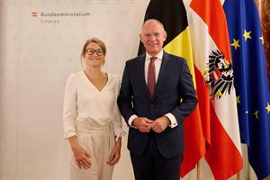 Innenminister Gerhard Karner mit der belgischen Ministerin für Asyl und Migration, soziale Integration und Großstadtpolitik, Anneleen Van Bossuyt.