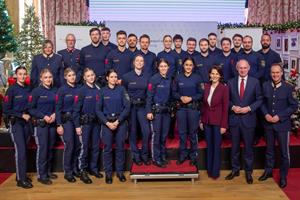 Insgesamt schlossen 46 Polizistinnen und Polizisten aus den Bildungszentren Salzburg und Wels ihre Ausbildung ab – davon 20 Frauen und 26 Männer.