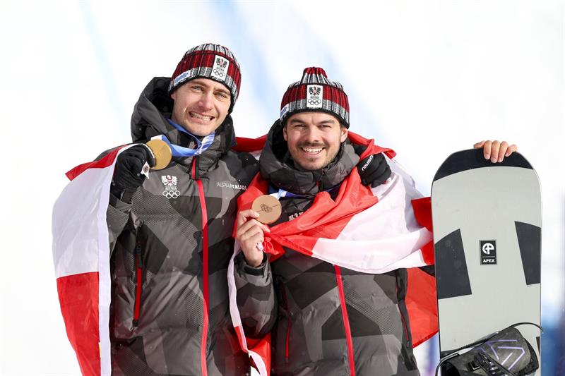 Polizeispitzensportler Jakob Dusek (rechts) und Teamkollege Alessandro Hämmerle (links).